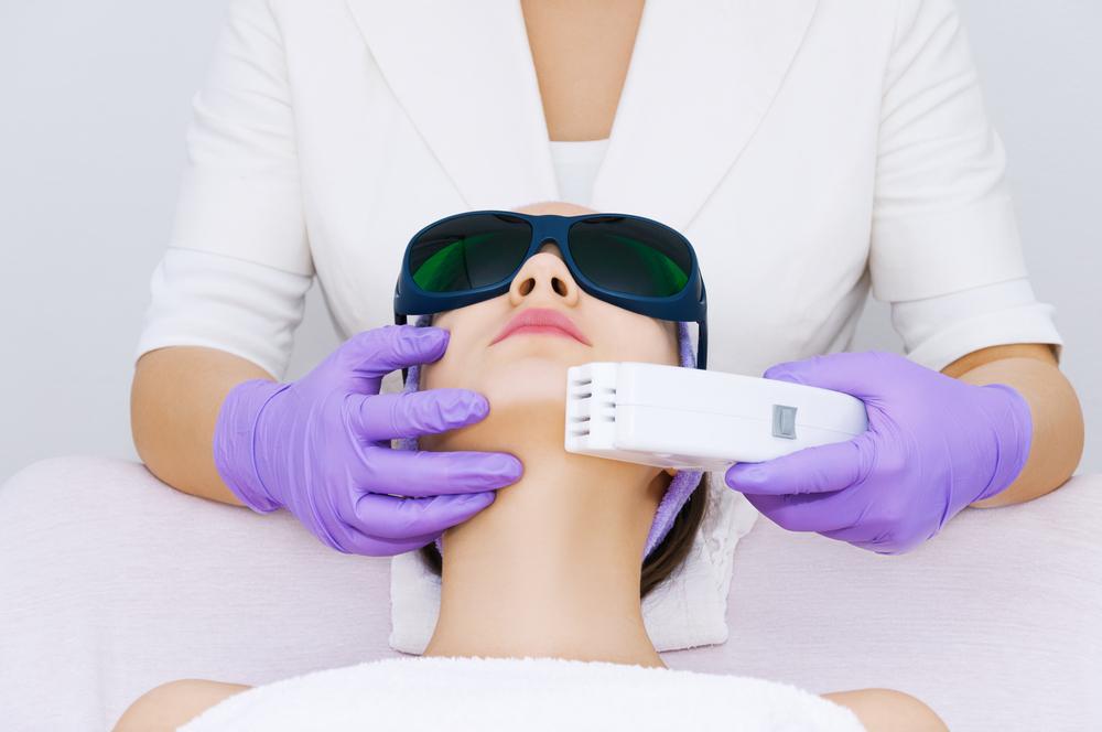 Tips to reduce pain during laser hair removal sessions